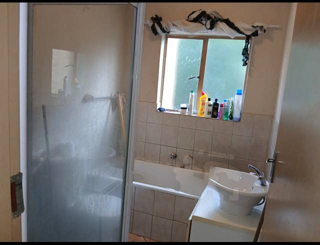 2 BEDROOM SECTIONAL TITLE FOR SALE IN GREENHILLS
